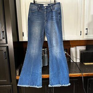 Like New High Rise Kancan Flare Jeans Size 31/15